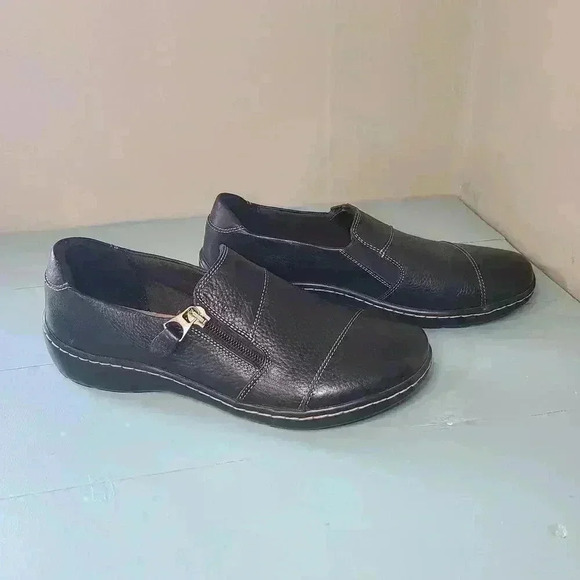 SOLD Clarks Cora Harbor Black Leather Shoes Womens 9 M Zip Cushioned Lightweight - Picture 9 of 11